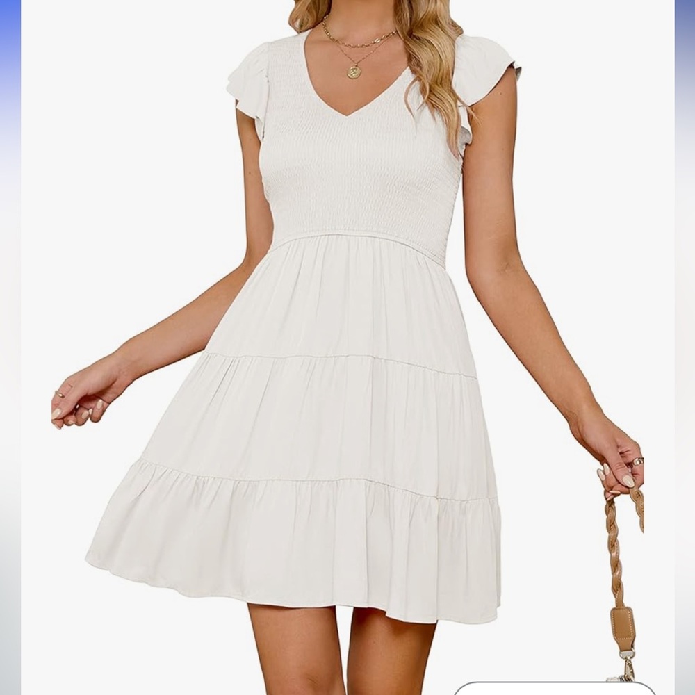 Casual V neck A line swing mini dress. White.